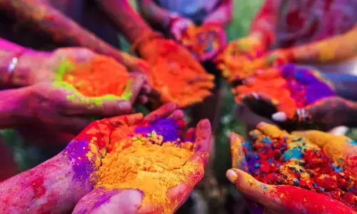 Country soaks in Holi festivities