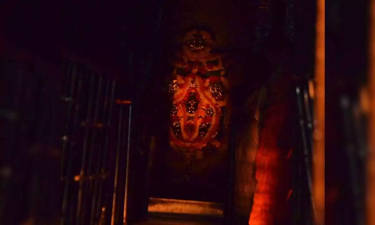 Sun rays illuminate idol at Arasavalli