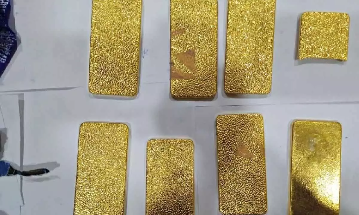 Gold worth 4.21 cr  seized at Srikakulam railway station