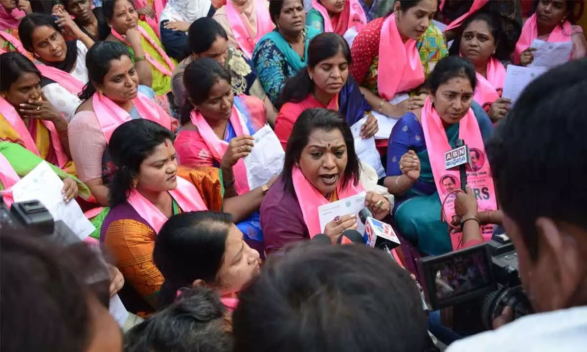 Hyderabad Mayor Gadwal Vijayalakshmi along with women corporators stopped from meeting the Governor when they tried to  complain against Bandi Sanjay’s inappropriate comments on MLC Kavitha, at Raj Bhavan in Hyderabad on Saturday Photo: Srinivas Setty