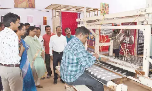 TS Commissioner of Handlooms P Venkatesham inaugurated the expo being organised in  collaboration with Union Ministry of Textiles, in Hyderabad on Saturday