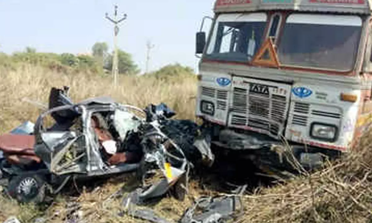 Andhra Pradesh: Three dead after an oil tanker vehicle collides with car in Chittoor