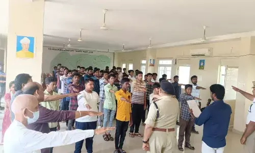 The police personnel administering pledge to the traffic rule violators in Vijayawada on Sunday