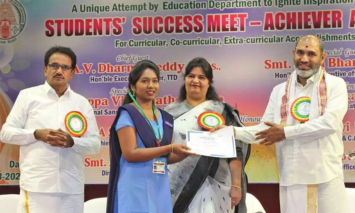 TTD JEO for Health and Education Sada Bhargavi and others  presenting awards to students at the Mahati Auditorium in Tirupati on Monday