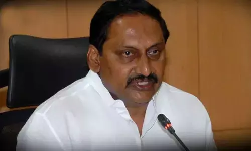 Congress gets another blow with Nallaris exit