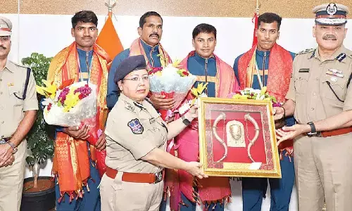 DGP Anjani Kumar felicitates winner in AIPWSC