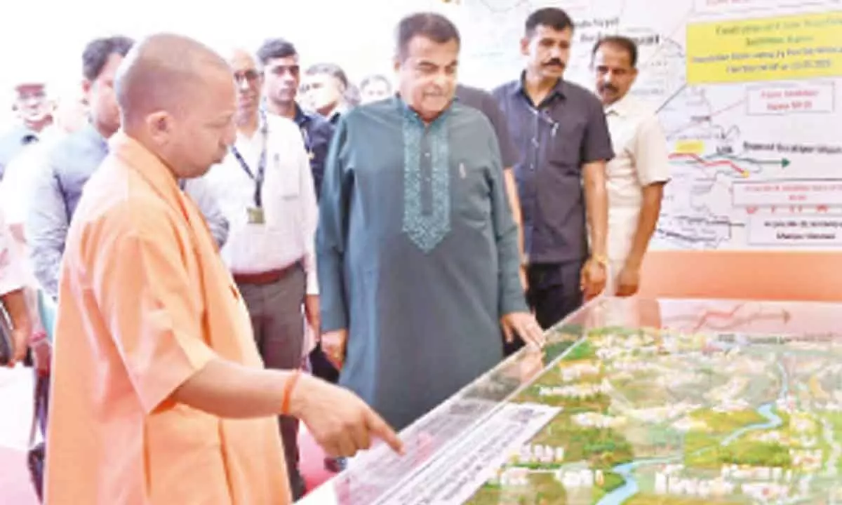 Gadkari praises Yogi for controlling crime in  Uttar Pradesh