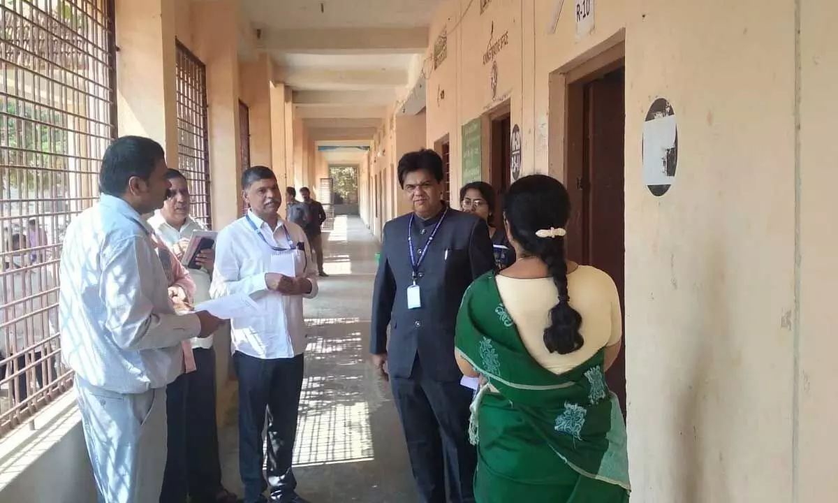 Principal secretary education Praveen Prakash and Board of Intermediate Education secretary M V Seshagiri Babu inspecting the facilities at a government junior college at Krishnalanka in Vijayawada city on Tuesday