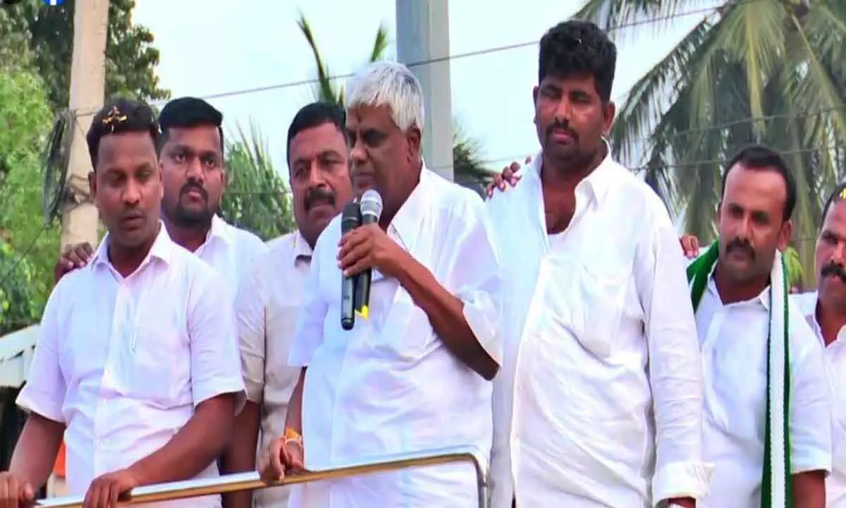 HD Revanna lashes out at Arsikere MLA for praising Congress