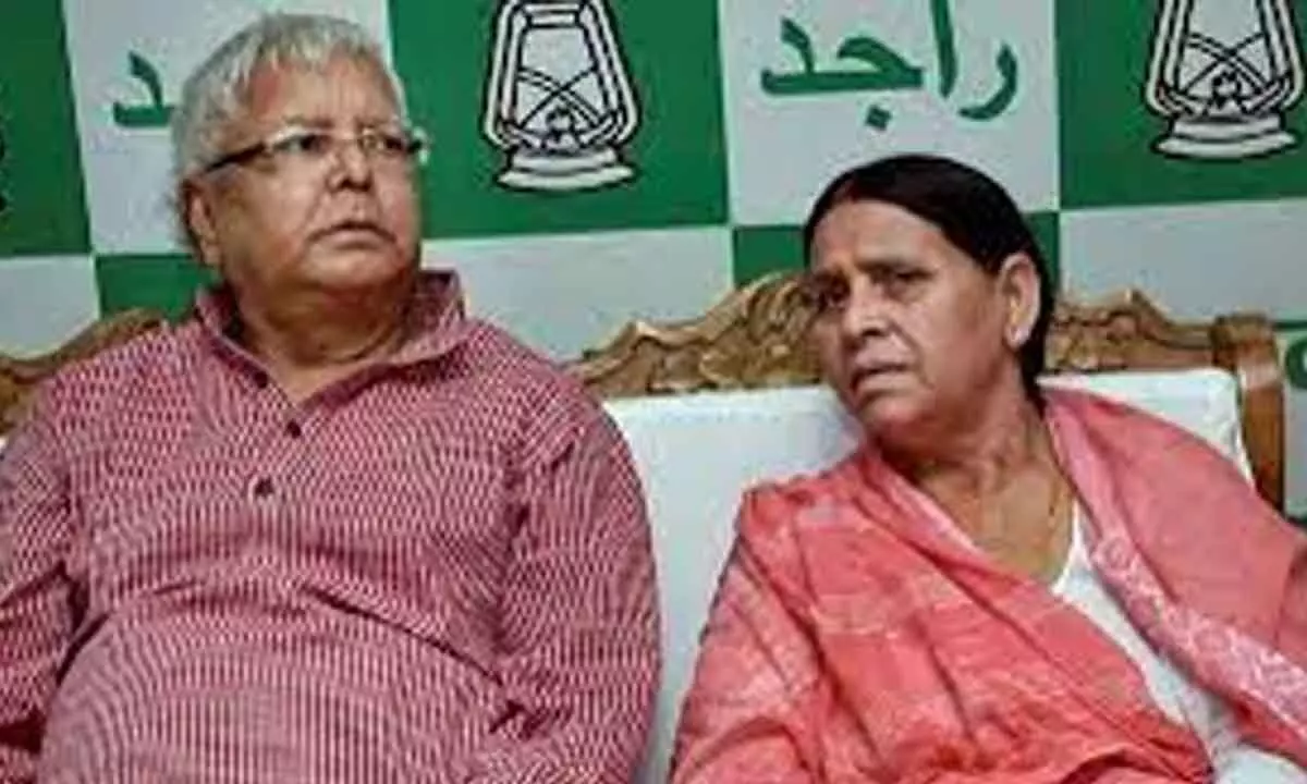 Land-for-job scam: Lalu, Rabri get bail