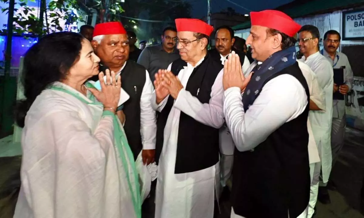 Mamata Banerjee And Akhilesh Yadav Chose Unity For 2024 Election  Without Congress