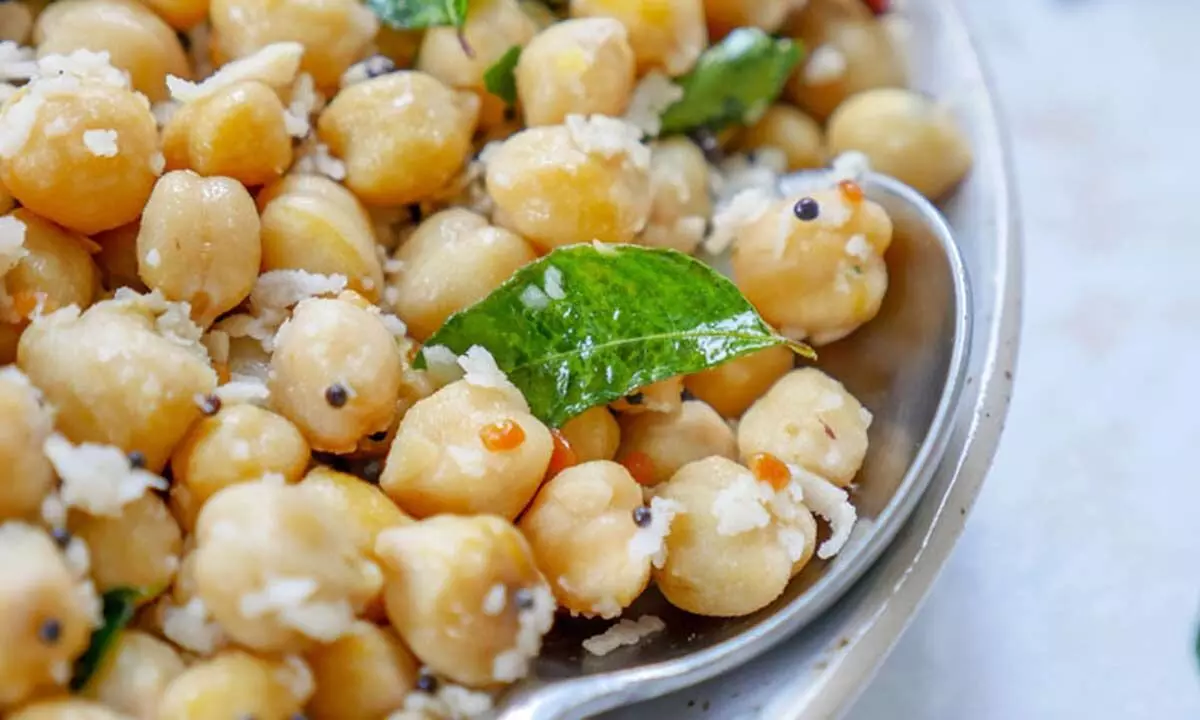 Chundal: Savory Indian chickpea and coconut snack