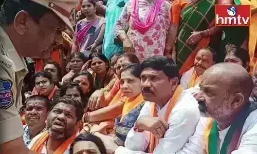 Telangana: Bandi Sanjay and Etela Rejender arrested a while trying to enter TSPSC office