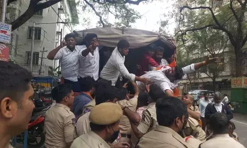 ABVP demands judicial probe into TSPSC leak
