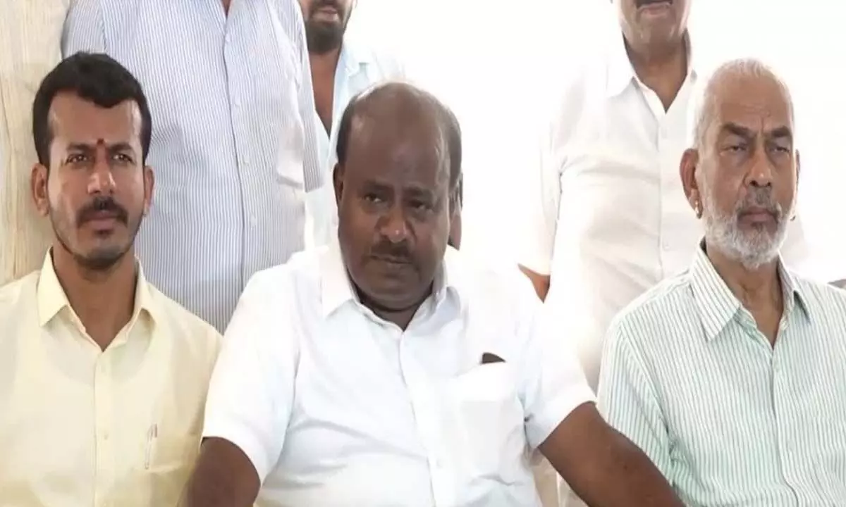 What does Muniratna know about Mandya Gowdas, asks HD Kumaraswamy