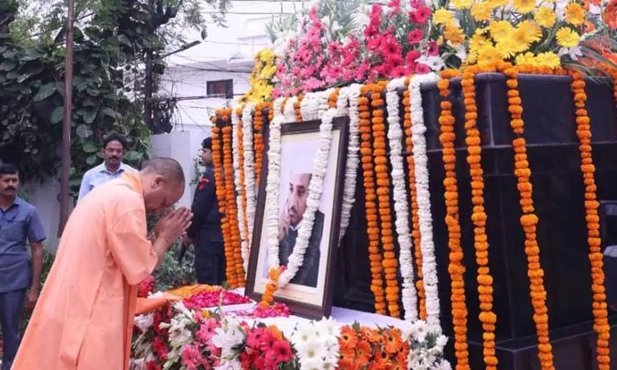 Yogi Adityanath pays tributes to HN Bahuguna