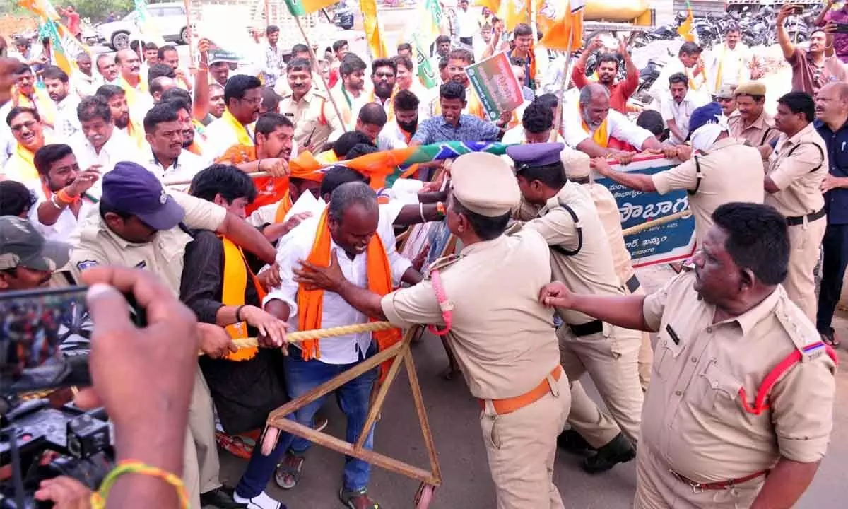 BJP protests over TSPSC paper leak