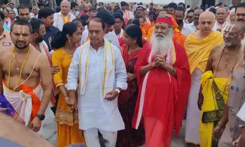 Sachidananda seer visits Yadadri shrine