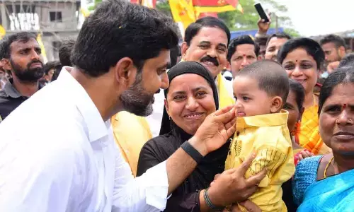 Lokesh enters Sathya Sai dist to rousing welcome
