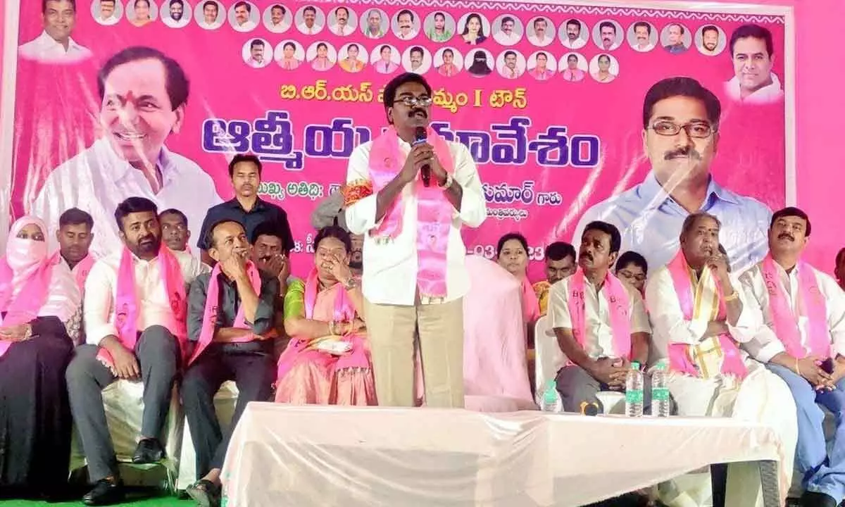 Minister for Transport Puvvada Ajay Kumar speaking at the Athmeeya Sammelanam of BRS workers in Khammam on Sunday.