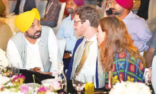 Mann welcomes delegates of G-20 summit