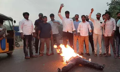 OU students burn CMs effigy, seek total recast of TSPSC