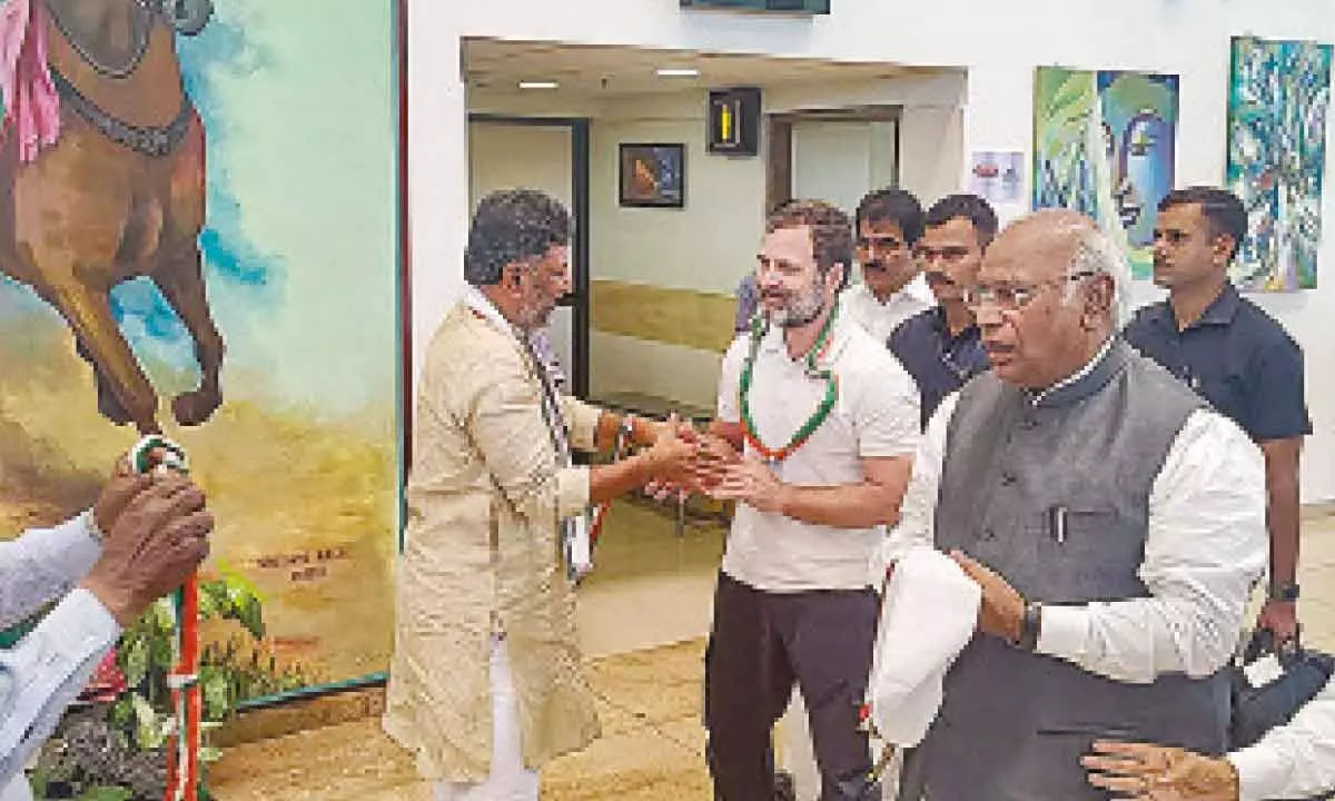 Congress president Mallikarjun Kharge and party leader Rahul Gandhi upon their arrival in Belagavi on Monday