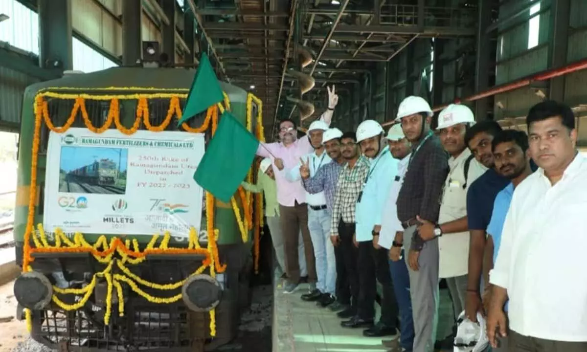 RFCL flags off 250th rake of fertilizers