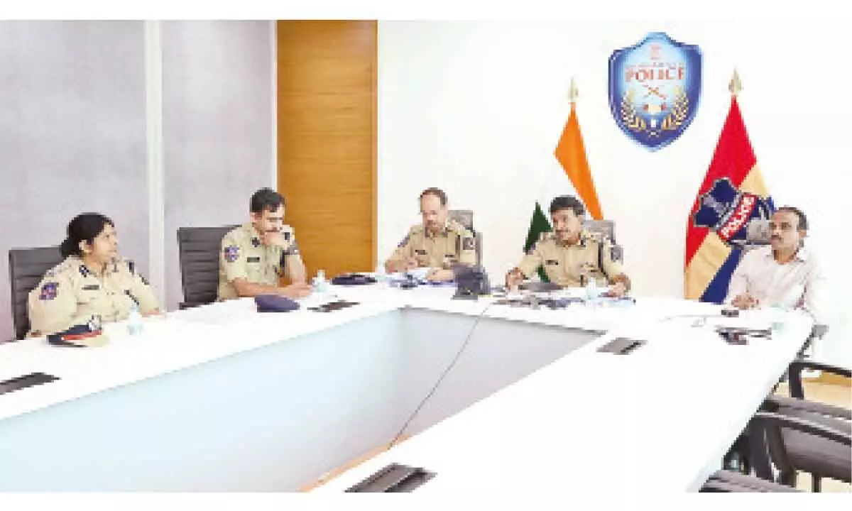 Hyderabad: City top cop holds meeting to ensure smooth conduct of ensuing festivals