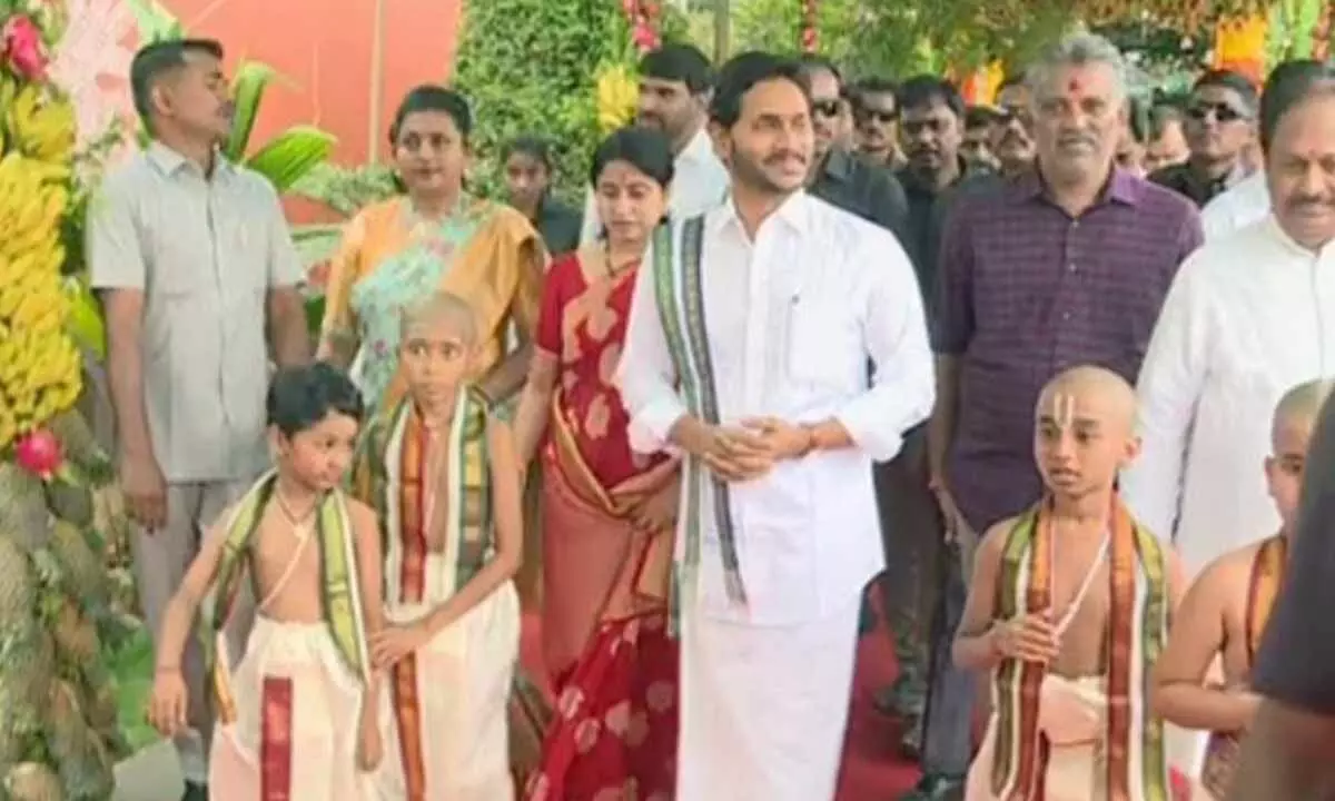 Andhra Pradesh: Ugadi celebrations held grandly at YS Jagans residence in Tadepalli