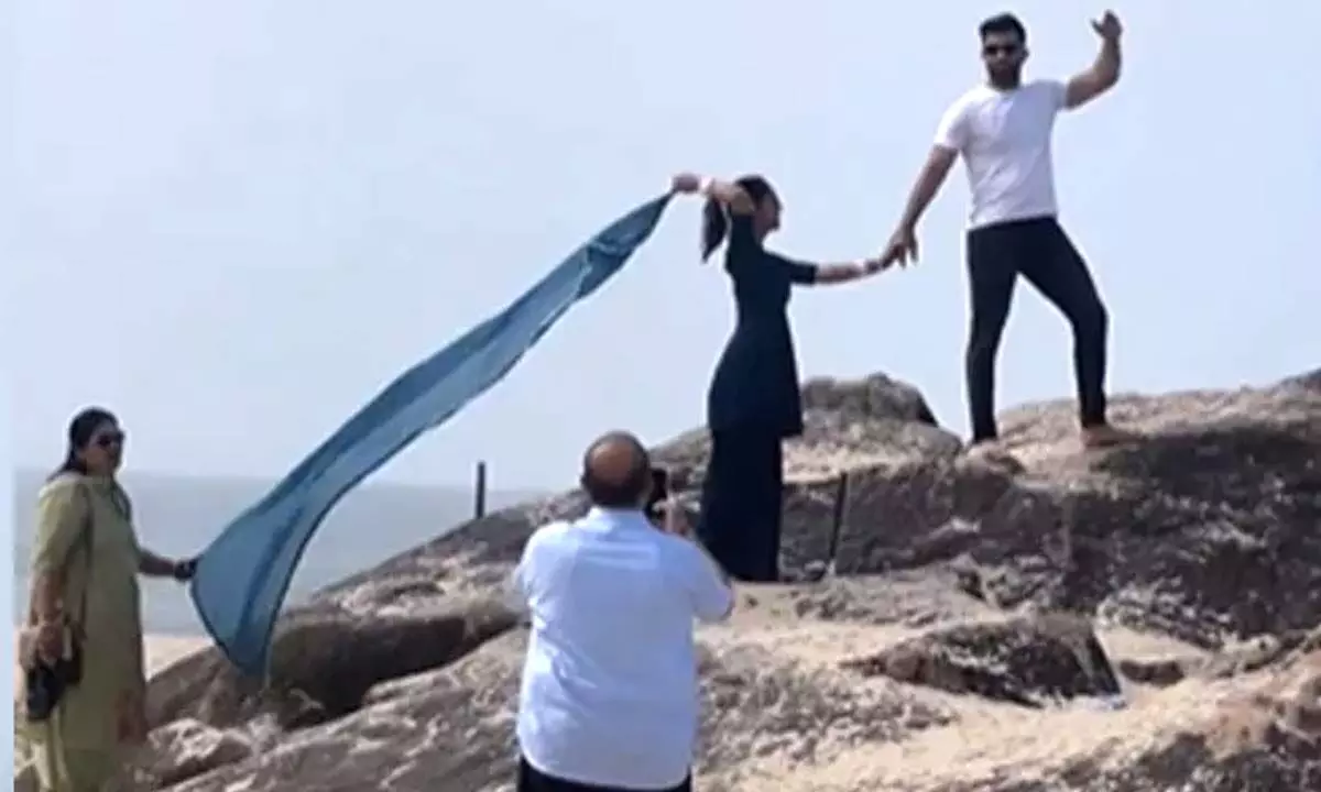 Trending Video Of In-Laws Helping Daughter-In-Law To Have A Perfect Click