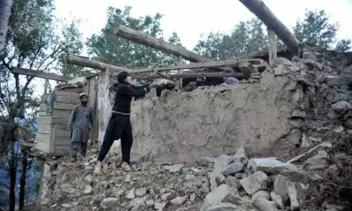 Five dead in Afghanistan, Pakistan after powerful quake