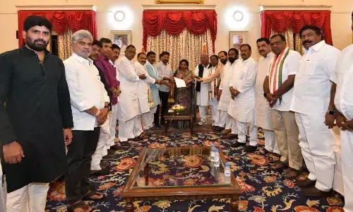 Congress team meets Governor Tamilisai Soundararajan, demands prosecution of KTR, TSPSC officials