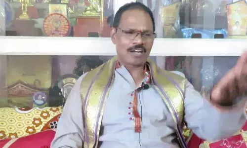 Artiste Krishna receives Kowtha Purnanandam Award