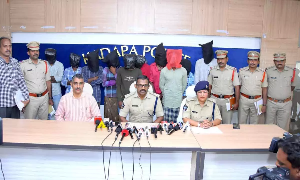 11-member ganja smuggling gang held