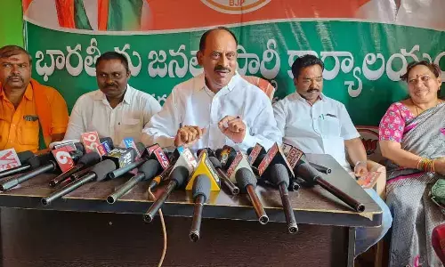 BJP slams KCR over relief to rain-hit farmers