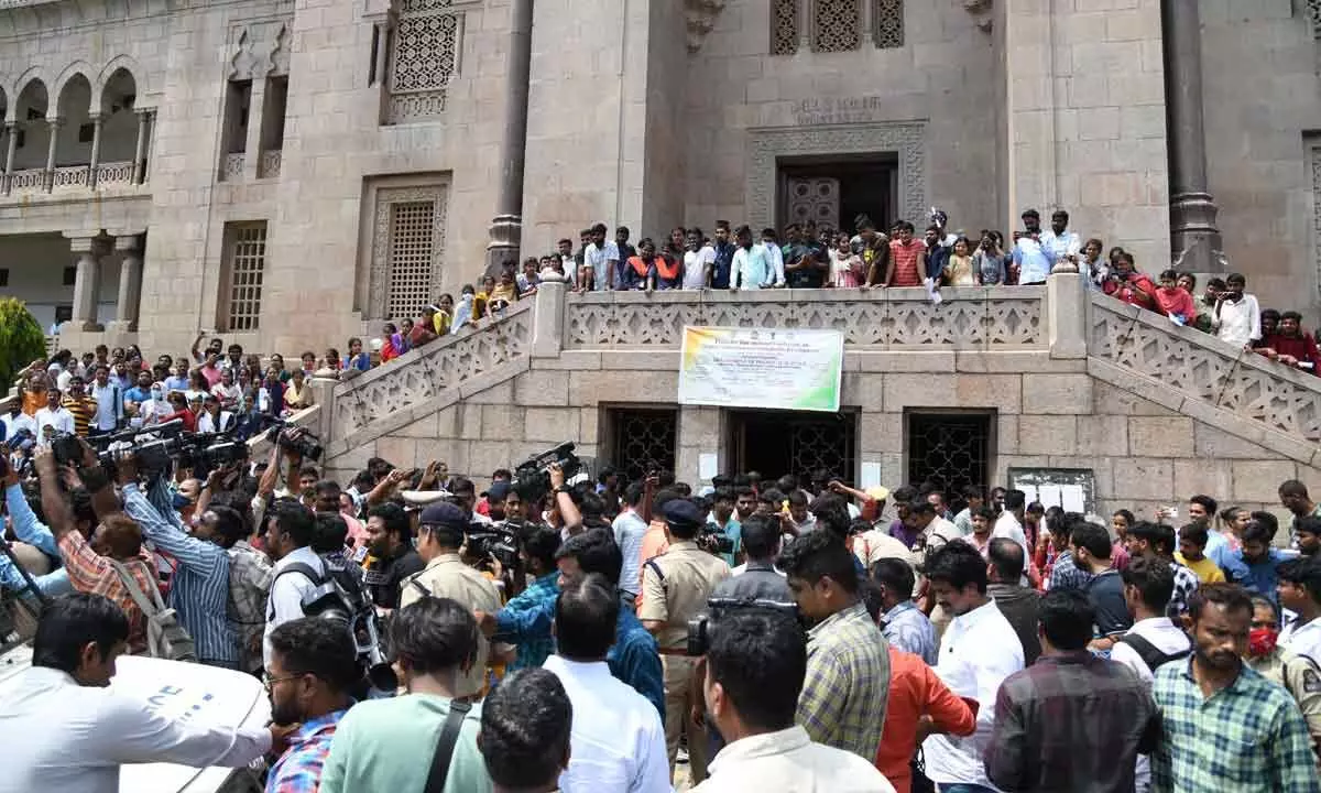 Huge protest erupts in OU over TSPSC paper leak row