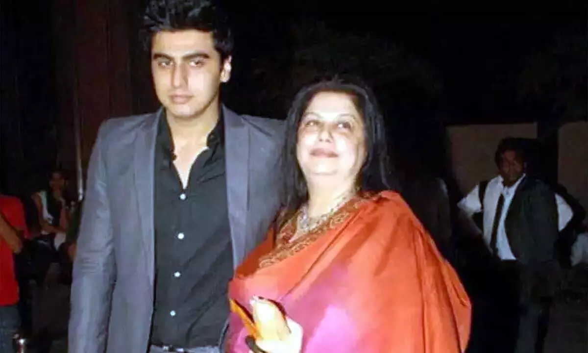 Bollywoods ace actor Arjun Kapoor loves his mother Mona Shourie Kapoor