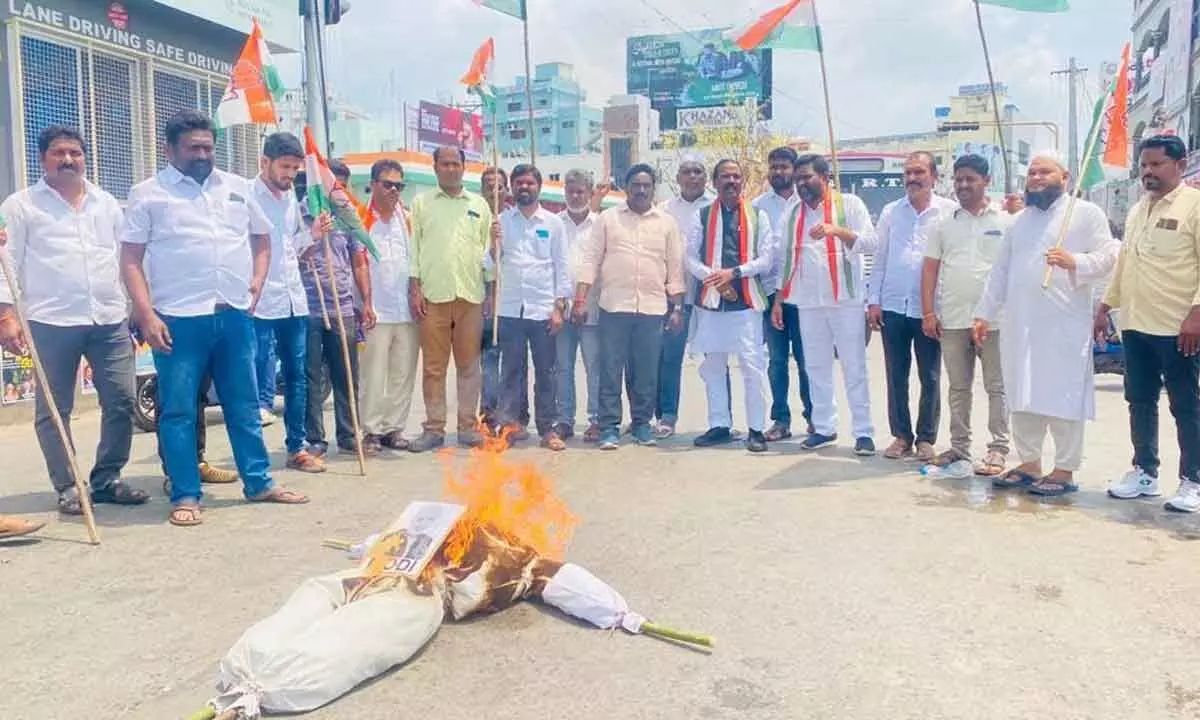 Cong workers hit the street in protest against BJP