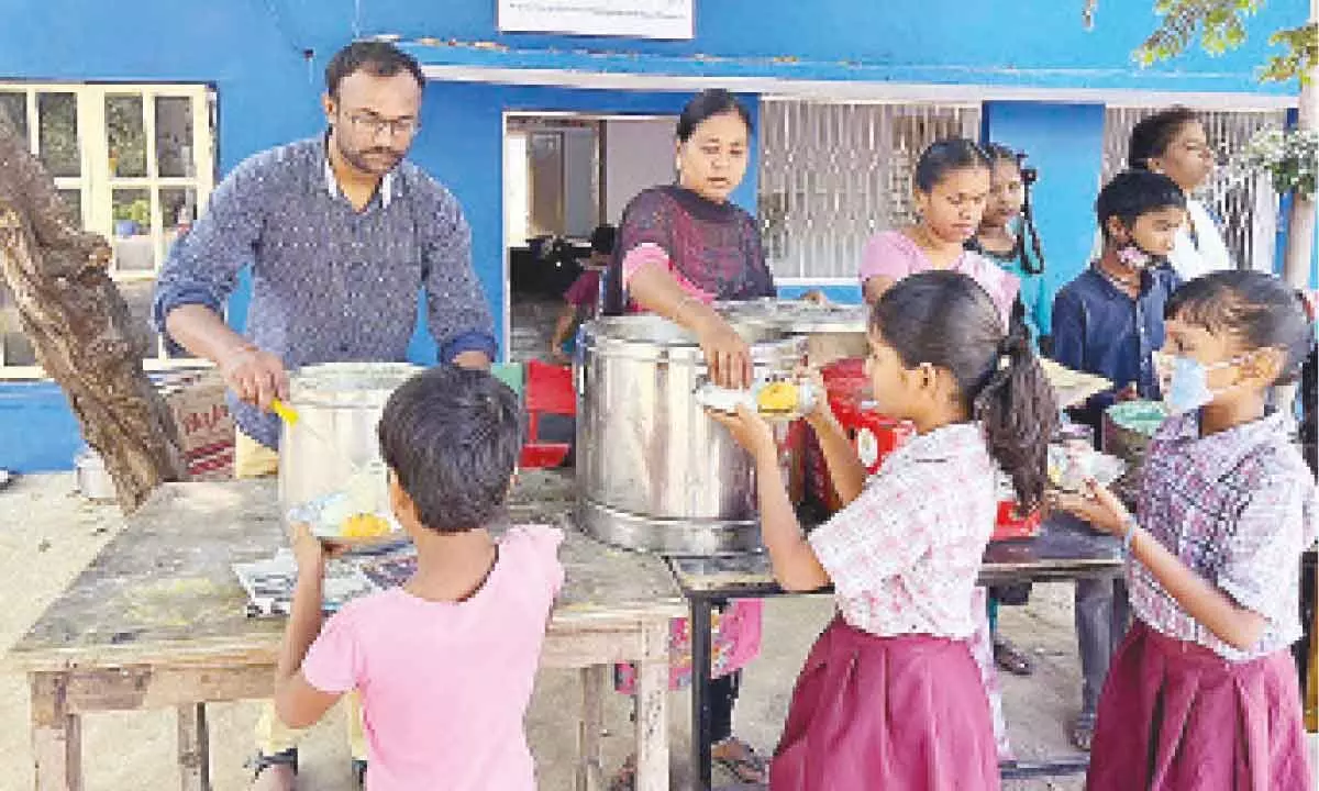 NGO provides breakfast to govt school students in city