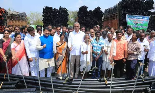 Harish challenges BJP leaders on aid to ryots