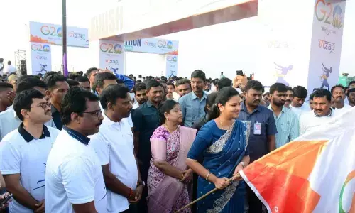 District in-charge minister Vidadala Rajini along with IT Minister Gudivada Amarnath and Municipal Administration and Urban Development Minister Adimulapu Suresh inaugurating the marathon held in Visakhapatnam on Sunday
