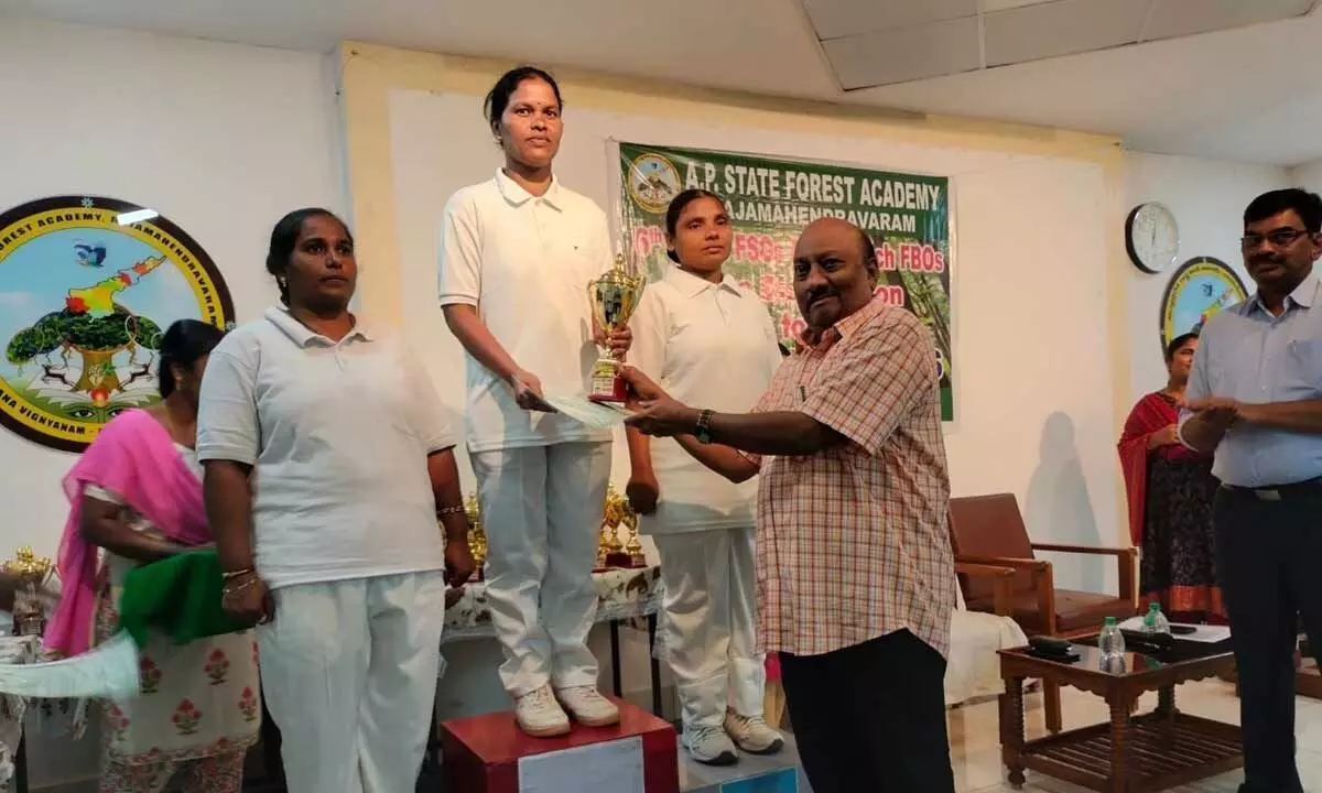 APSFA Director PAV Udaya Bhaskar presenting prizes and certificates to the winners of sports competitions, in Rajamahendravaram on Wednesday