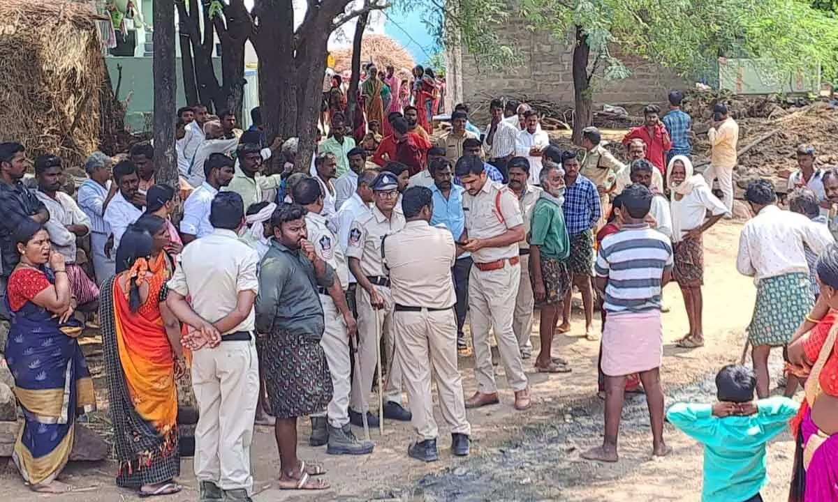 Dhone: Three injured as TDP, YSRCP groups clash over minor row