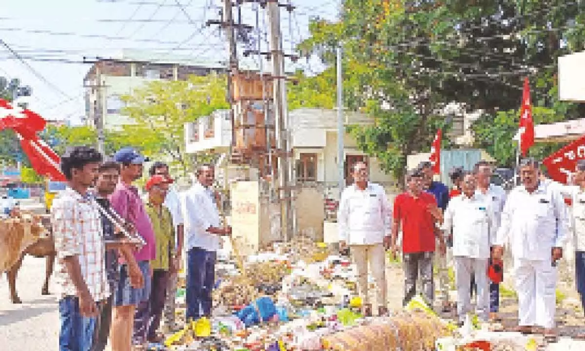 Tirupati: Non-lifting of garbage poses threat to health of residents: CPI