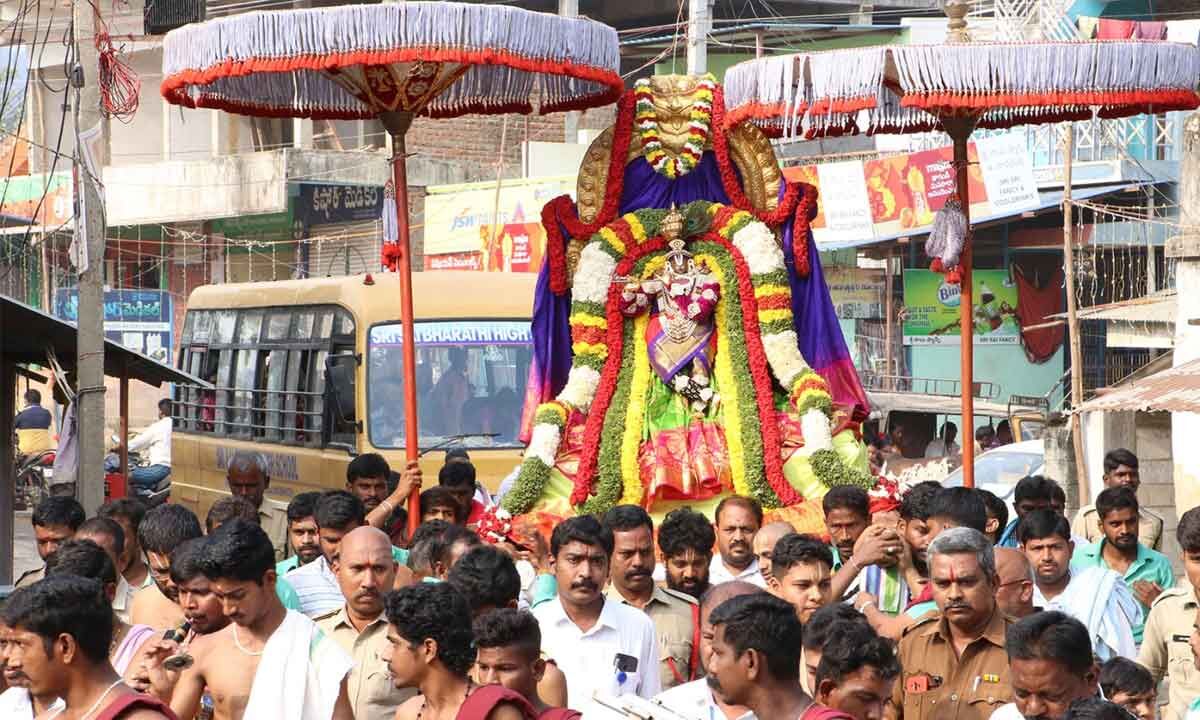 Vontimitta: Rama gives darshan as Venugopala Swamy