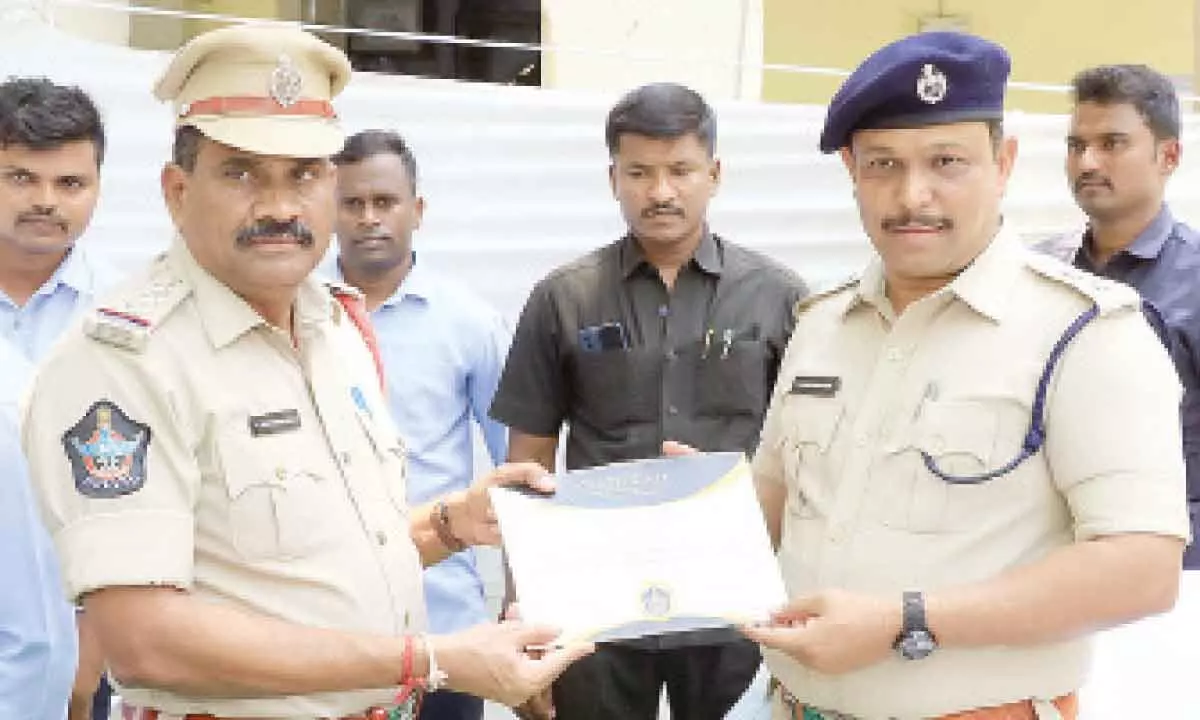 Tirupati: 250 stolen mobile phones handed over to owners