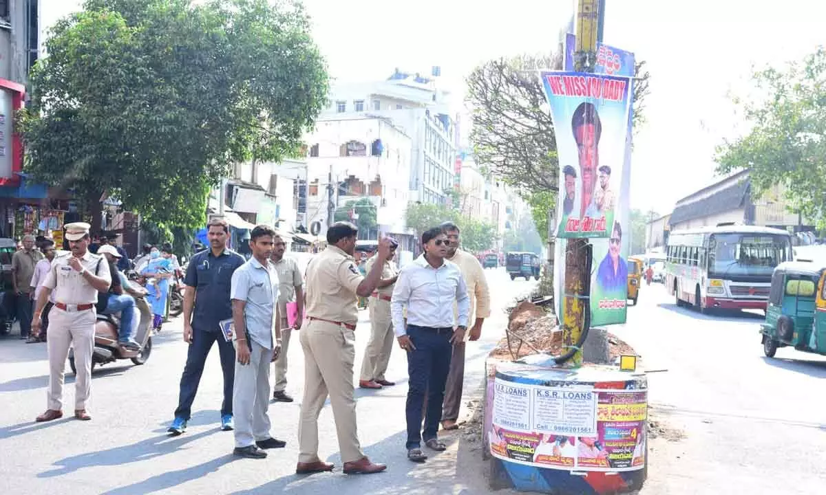 Vijayawada: CP inspects Integrated Traffic Signalling system