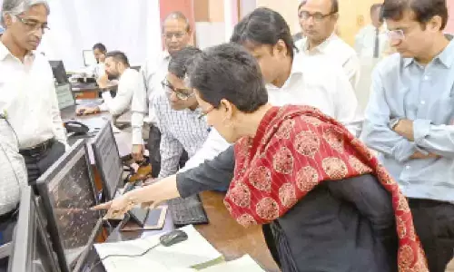 New Delhi: Atishi inspects power monitoring system