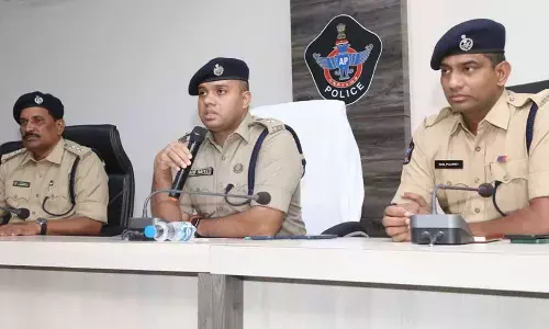 Guntur: One held for pelting stones on convoy of BJP leaders